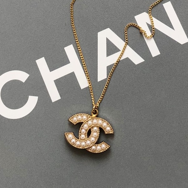 Chanel Vintage Button Reform Jewelry (N77)